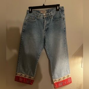 Embroidered capris